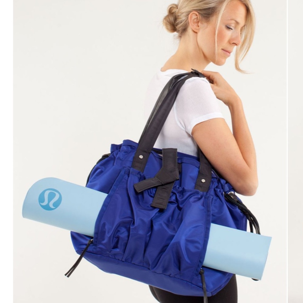 Lululemon Om Tote in Pigment Blue